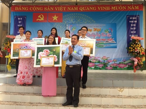 Ngày Hội Giáo viên viết chữ đẹp cấp Tiểu học năm học 2018 - 2019. Chủ đề:  Nhà Giáo với nếp nghĩ phát triển 
