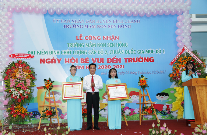 Trường MN Sen Hồng tổ chức Ngày hội “Bé đến trường” và đón nhận bằng công nhận trường đạt chuẩn Quốc gia mức độ 1 và Giấy chứng nhận kiểm định chất lượng giáo dục mức độ 2.
