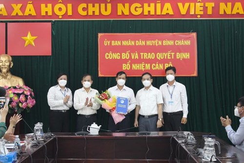 Lễ trao quyết định điều động, bổ nhiệm cán bộ quản lý - 01/11/2021