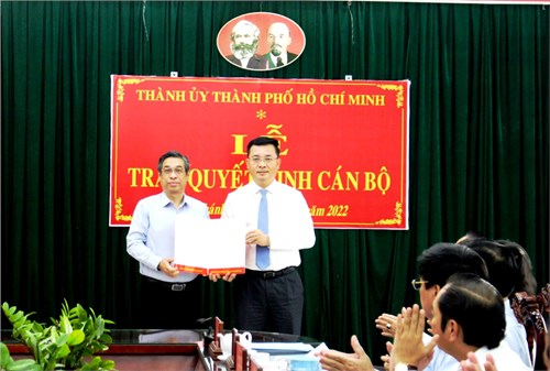 Thành Uỷ tổ chức lễ trao Quyết định chỉ định đồng chí Võ Đức Thanh tham gia Ban Chấp hành Đảng bộ, Ban Thường vụ Huyện ủy và giữ chức Phó Bí thư Huyện ủy Bình Chánh nhiệm kỳ 2020 - 2025.