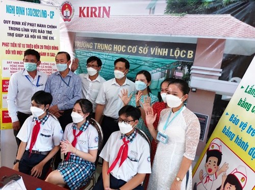 Khen thưởng các tập thể có thành tích xuất sắc Vòng Chung kết xếp hạng cấp Thành phố Hội thi “Học sinh, sinh viên Thành phố với Pháp luật” năm học 2021-2022