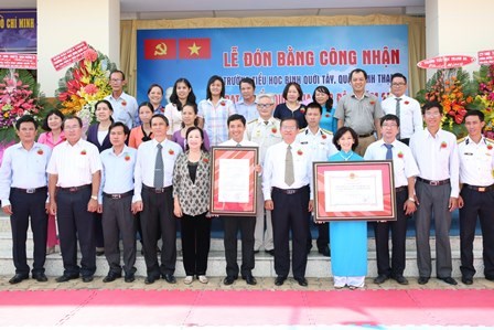 Lễ đón bằng công nhận trường tiểu học bình quới tây quận bình thạnh
đạt chuẩn quốc gia mức độ 1