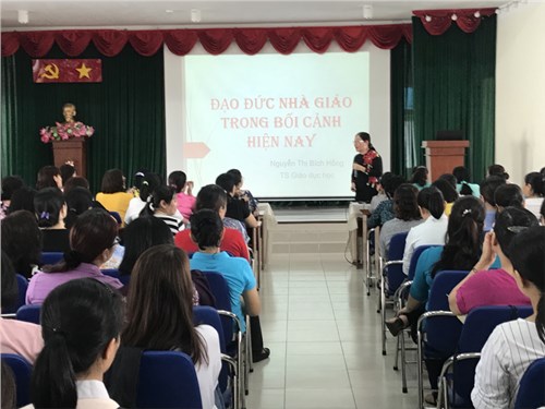 Tổ chức tập huấn chuyên đề  Đạo đức nhà giáo trong bối cảnh hiện nay  cho đội ngũ Cán bộ quản lý, giáo viên, chủ lớp, chủ nhóm các đơn vị mầm non công lập và ngoài công lập