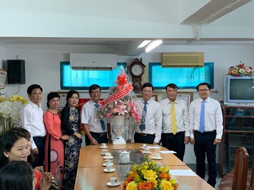 Lãnh đạo quận thăm PGD nhân kỷ niệm 36 năm ngày Nhà Giáo Việt Nam
