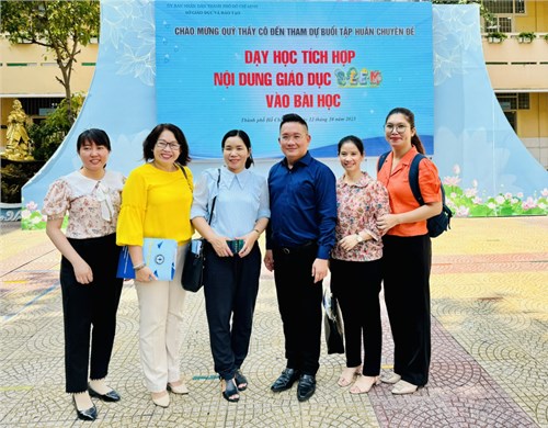 Tập huấn chuyên đề “Dạy học tích hợp giáo dục STEM vào bài học” .