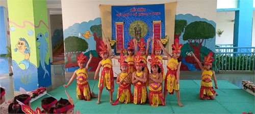 Nhân dịp Lễ Giỗ Tổ Hùng Vương (10/3 âm lịch), ,các trường Mầm non, Tiểu học, Chuyên biệt Cần Thạnh và Trung học cơ sở trên địa bàn huyện Cần Giờ long trọng tổ chức Lễ Giỗ Quốc Tổ Hùng Vương