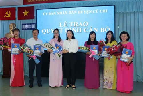 Lễ trao Quyết định cán bộ quản lý trường học