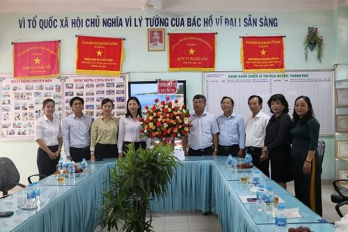 Lãnh đạo huyện Củ Chi thăm và tặng thưởng tập thể Trường THPT Quang Trung, THPT Củ Chi, THCS Thị Trấn Củ Chi, THCS Thị Trấn 2
