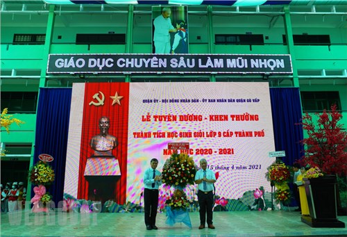 Lễ Tuyên dương, khen thưởng 155 học sinh giỏi lớp 9 cấp Thành phố năm học 2020-2021