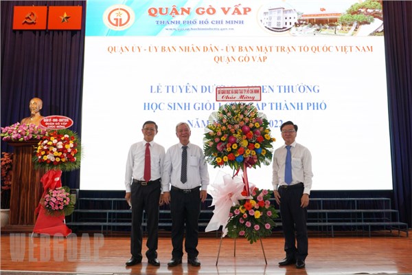 Tuyên dương, khen thưởng 138 học sinh giỏi Lớp 9 cấp Thành phố năm học 2021-2022
