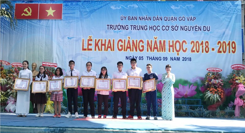 Tưng bừng ngày hội toàn dân đưa trẻ đến trường khai giảng năm học 2018-2019