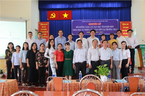 Sáng ngày 28/11/2020, Phòng Giáo dục và Đào tạo phối hợp với trường Đại học sư phạm TPHCM tổ chức hội thảo chuyên đề: “Bồi dưỡng năng lực dạy học tích hợp môn khoa học tự nhiên cho giáo viên tại trường Trung học cơ Sở” cho 130 CBQL,giáo viên tại Trường THCS Nguyễn An Khương.