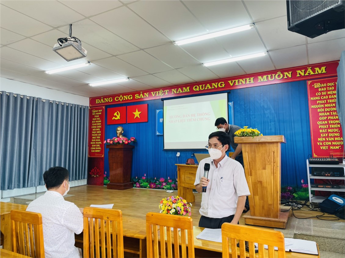 PHÒNG GIÁO DỤC VÀ ĐÀO TẠO HUYỆN HÓC MÔN TRIỂN KHAI KẾ HOẠCH 139/KH-UBND về việc tổ chức tiêm chủng vắc xin phòng COVID-19 cho trẻ từ 12 đến 17 tuổi tại huyện Hóc Môn