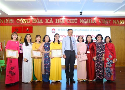 Mầm non hóc môn dự tổng kết hội thi giáo viên dạy giỏi cấp thành phố năm 2021-2022 với 1 giải nhì (mầm non bé ngoan); 1 giải ba (mn tân xuân); 2 giải khuyến khích (mn xuân thới đông và mn xuân thới thượng).