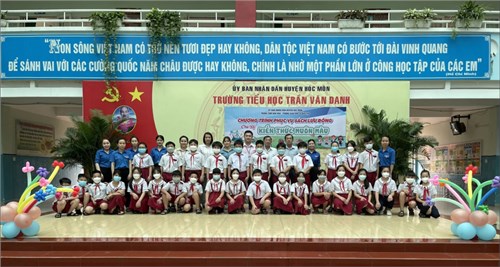 Ngày 15/4/2022 ,Phòng Giáo dục và Đào tạo huyện phối hợp với Trung Tâm Văn Hóa - Thư viện huyện phục vụ sách lưu động tại trường Tiểu Học Trần Văn Danh.