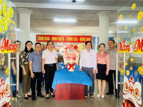 Trưởng Phòng Giáo Dục Và Đào Tạo thăm và chúc tết các cơ sở giáo dục.