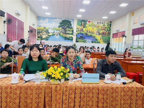 Sôi nổi hội thi kể chuyện về Bác Hồ.
