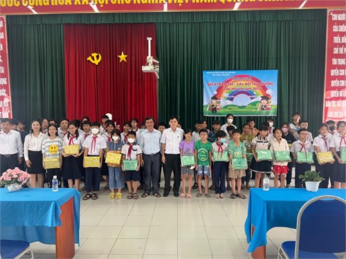“Sách trao tay - cầu nối yêu thương” lần thứ 15 năm học 2023.