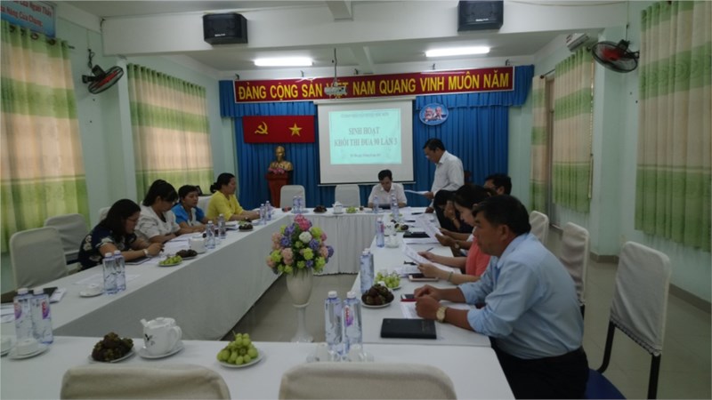 Sáng ngày 30 tháng 6 năm 2019 họp thi đua khối 90 .
