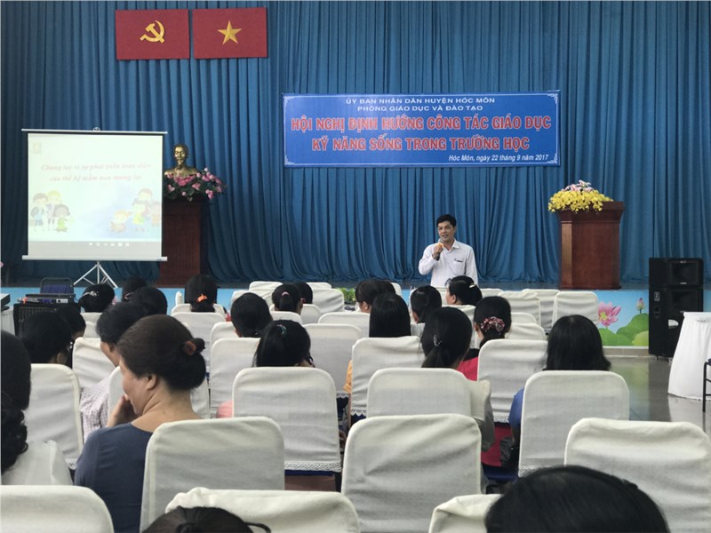 Sáng ngày 22 tháng 9 năm 2017 Phòng Giáo Dục và Đào tạo tổ chức  Hội nghị định hướng công tác giáo dục kỹ năng sống trong trường học năm học 2017-2018 .