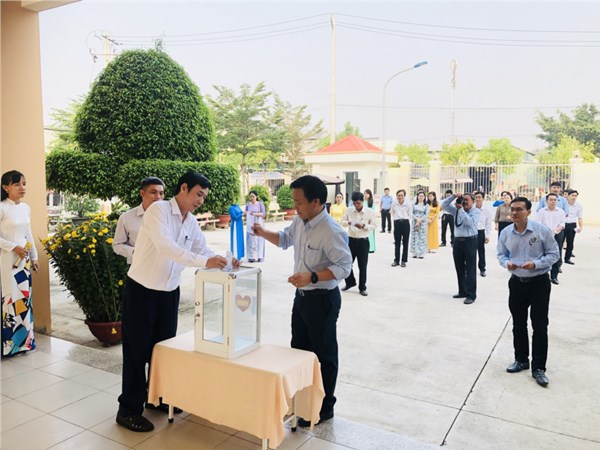 Phòng giáo dục đào tạo huyện hóc môn phối hợp tổ chức phát động hưởng ứng chương trình “triệu trái tim – một tấm lòng – vaccine vượt qua covid”
