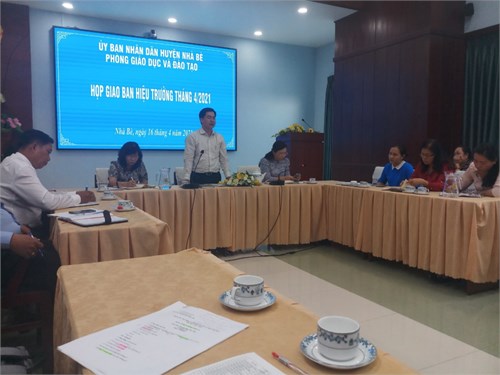 Ông Triệu Đỗ Hồng Phước Chủ tịch và Bà Lê Thị Anh Thư Phó Chủ tịch Ủy ban nhân dân Huyện tham dự họp giao ban Hiệu trưởng tháng 4 năm 2021.