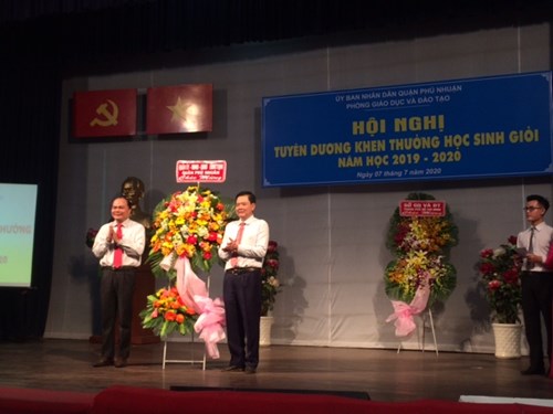 Hội nghị tuyên dương, khen thưởng học sinh giỏi 2019 - 2020