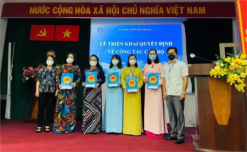 Lễ trao quyết định điều động, bổ nhiệm cán bộ quản lý năm học 2021 - 2022