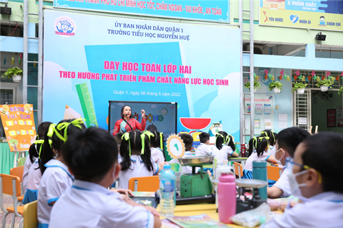 Chuyên đề “Dạy học Toán lớp Hai theo hướng phát triển phẩm chất, năng lực học sinh kết hợp đánh giá học sinh theo Thông tư số 27/2020/TT-BGDDT 