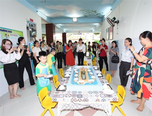 Phòng Giáo dục và Đào tạo Quận 1 tổ chức chuyên đề  Đổi mới hình thức tổ chức bữa ăn cho trẻ 5-6 tuổi trong trường mầm non 