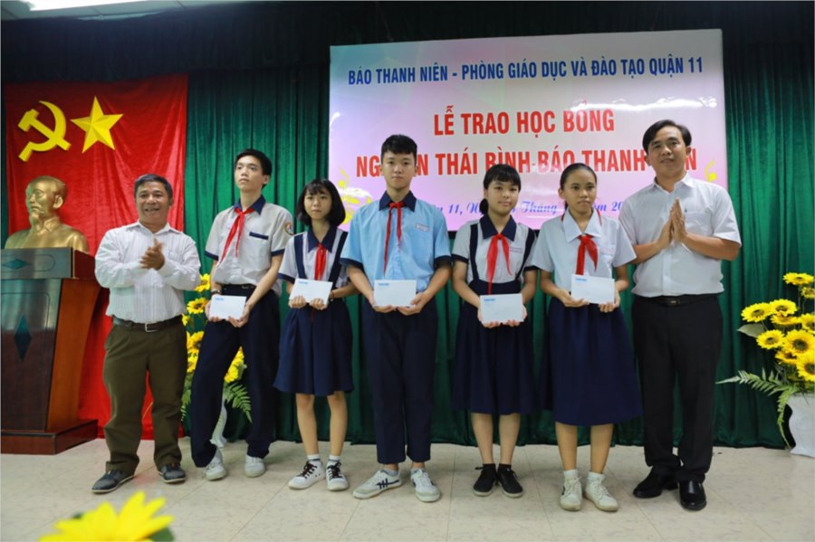 Lễ trao học bổng Nguyễn Thái Bình – Báo Thanh Niên