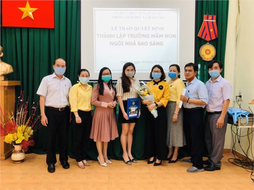 Lễ công bố và trao quyết định cho phép thành lập trường mầm non ngôi nhà sao sáng
