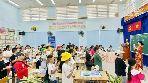 HỘI THẢO GIẢNG DẠY TIẾNG ANH LỚP BỐN
(ENGLISH TEACHING SEMINAR GRADE 4)
“BÀI 9: ĐỘNG VẬT NHANH NHẤT THẾ GIỚI LÀ GÌ? – BÀI 5: NHỮNG KỶ LỤC VIỆT NAM”
(Unit 9: What’s the fastest animal in the world? Lesson 5: Vietnam’s Records)