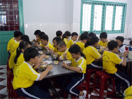 Tăng cường công tác tổ chức bữa ăn học đường kết hợp tăng cường hoạt động thể lực cho trẻ em, học sinh