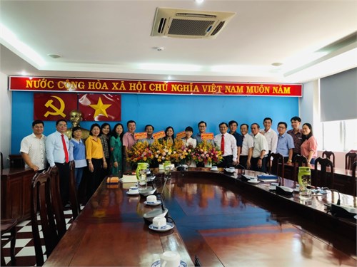 Phòng Giáo dục và Đào tạo Quận 11 thăm và chúc mừng 75 năm ngày thành lập Văn Phòng Hội đồng nhân dân và Ủy ban nhân dân quận, Phòng Nội Vụ, Phòng Tài chính – Kế hoạch, Phòng Lao động thương binh và xã hội, Phòng tư pháp, Phòng Văn hóa và Thông tin