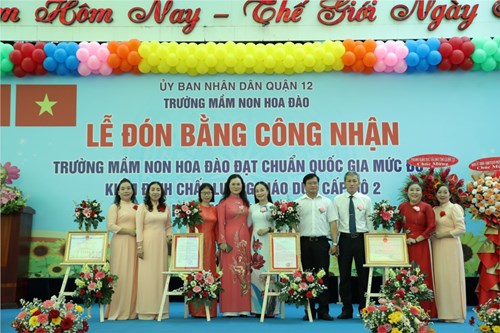 Lễ đón Bằng công nhận Trường Mầm non Hoa Đào đạt 
Chuẩn quốc gia mức độ 1 và Kiểm định chất lượng giáo dục cấp độ 2