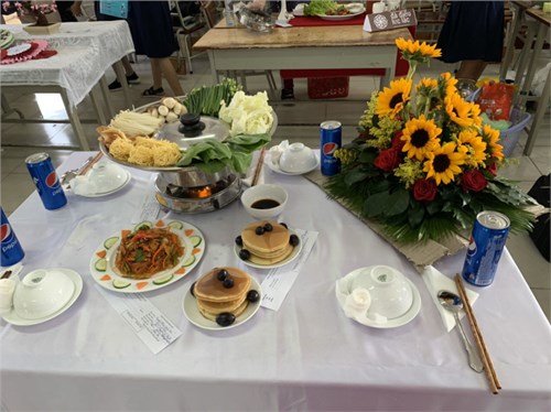 Sáng ngày 28 /11/2019 Phòng Giáo dục quận 12 tổ chức hội thi khéo tay kĩ thuật cấp quận. Có hơn 140 thí sinh ở 14 trươngTHCS tham gia dự thi với các môn:Nấu ăn , Cắm hoa, làm thiệp, gói quà, làm hoa búp bê, tin học, vật lý ảo, mô hình thì canh... Hội thi là sân chơi để học sinh thể hiện tài khéo tay, tạo ra các sản phẩm rất đẹp , sáng tạo....
Một số hình ảnh từ hội thi...