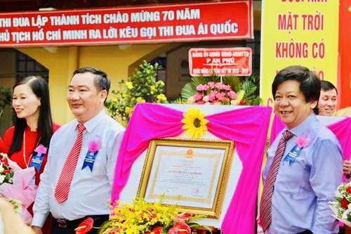 Trường THCS An Phú Quận 2, tổ chức Lễ đón nhận Huân chương Lao động Hạng nhì, Bằng Công nhận Trường Đạt Chuẩn Quốc gia và Cờ Thi đua Thành phố.