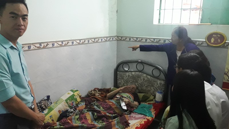 Công đoàn Giáo dục Quận 2 thăm viếng Mẹ Việt Nam Anh Hùng  Nguyễn Thị Lan 