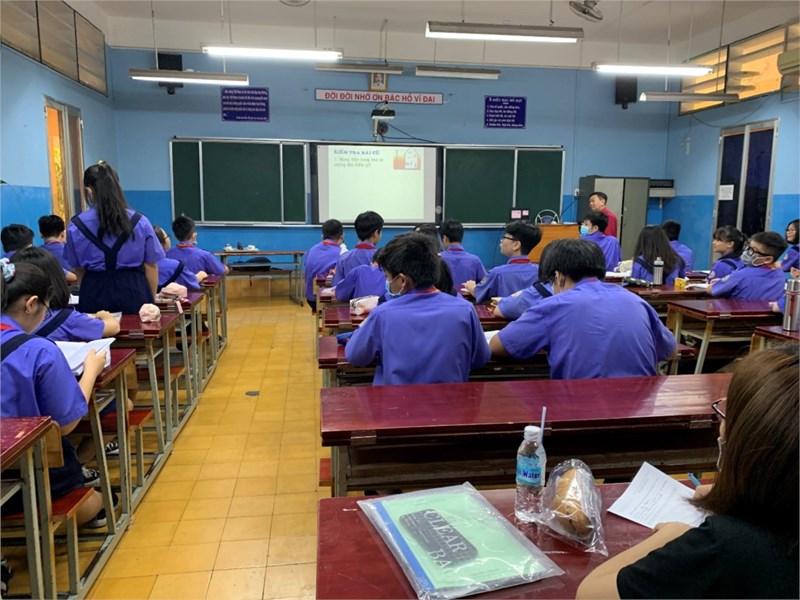 Chuyên đề: Ứng dụng một số phần mềm mô phỏng vào tiết dạy môn Công Nghệ 8  Thiết bị đóng cắt và lấy điện 