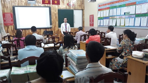 Kiểm tra việc tổ chức hoạt động bán trú của trường Tiểu học Mê Linh