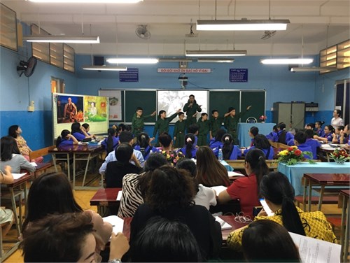 Chuyên đề: Dạy học theo định hướng phát triển phẩm chất và năng lực cho học sinh qua văn bản: Đêm nay Bác không ngủ (Minh Huệ)