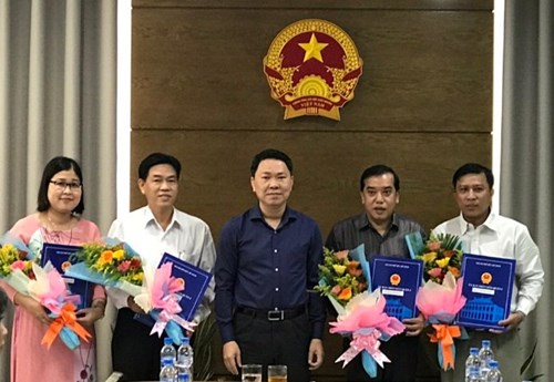 Trao quyết định điều động, bổ nhiệm, bổ nhiệm lại cán bộ quản lý giáo dục tháng 10/2018