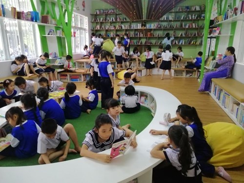 “Khoác áo mới” cho thư viện trường học