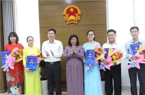 Trao quyết định điều động, bổ nhiệm cán bộ quản lý giáo dục tháng 10/2020