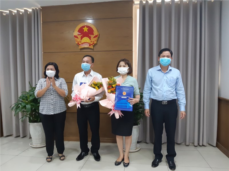 Trao quyết định điều động, bổ nhiệm cán bộ quản lý giáo dục tháng 5/2021
