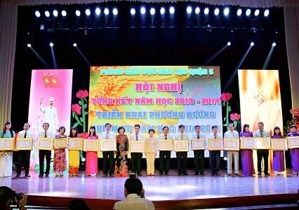 UBND Q5 khen thưởng ngành giáo dục