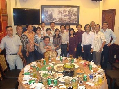 Tiễn cán bộ Phòng Giáo dục nghỉ hưu