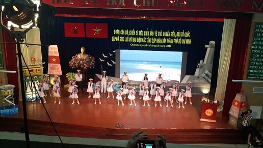 Văn nghệ học sinh Q5 đón đoàn chiến sỹ tiêu biểu bảo vệ biển đảo VN