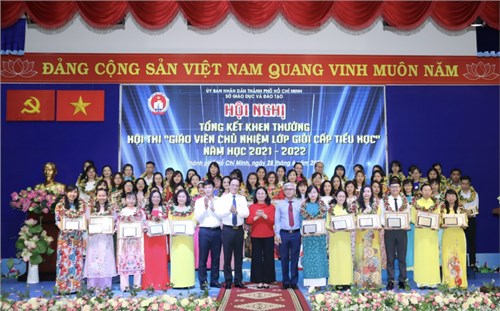 Hội nghị tổng kết, khen thưởng hội thi “giáo viên chủ nhiệm lớp giỏi cấp tiểu học năm học 2021-2022”